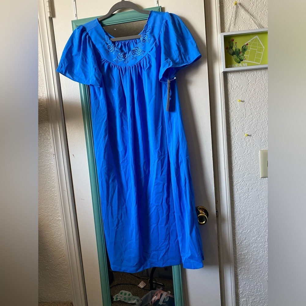 Vintage Shadowline Petals Blue Nightgown‎ AND Robe set Vintage NWT